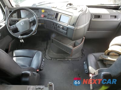 Piąte zdjęcie samochodu w środku: 2022 VOLVO VAH CAR CARRIER TRUCK VIN:4V5RC9EH6NN297156 - miniatura