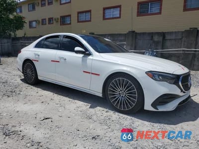 Czwarte zdjęcie samochodu z boku: 2024 MERCEDES-BENZ E 350 4MATIC VIN:W1KLF4HB6RA014359 - miniatura