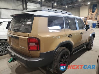 Trzecie zdjęcie samochodu z tyłu: 2024 TOYOTA LAND CRUISER BASE VIN:JTEABFAJ1RK003320 - miniatura