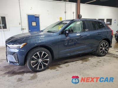 2025 VOLVO XC60 PLUS YV4M12RC3S1074224 - główne zdjęcie licytacji z USA - miniatura