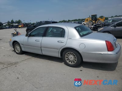 Drugie zdjęcie samochodu z przodu: 1998 LINCOLN TOWN CAR SIGNATURE VIN:1LNFM82W9WY720224 - miniatura