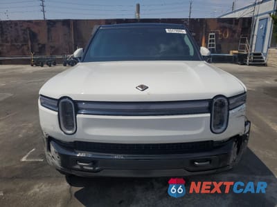 Piąte zdjęcie samochodu w środku: 2025 RIVIAN R1S PREMIUM VIN:7PDSGCBP8SN064110 - miniatura