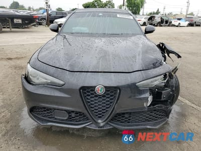 Piąte zdjęcie samochodu w środku: 2021 ALFA ROMEO GIULIA TI VIN:ZARFAMBN6M7649893 - miniatura