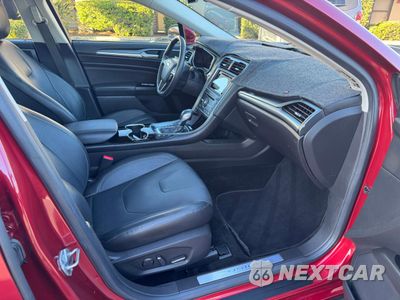 Piąte zdjęcie samochodu w środku: 2016 FORD FUSION TITANIUM PHEV VIN:3FA6P0SUXGR320707 - miniatura