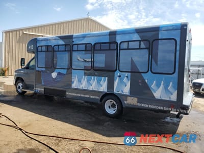 Drugie zdjęcie samochodu z przodu: 2022 FORD ECONOLINE E450 SUPER DUTY CUTAWAY VAN VIN:1FDFE4FN6NDC37755 - miniatura