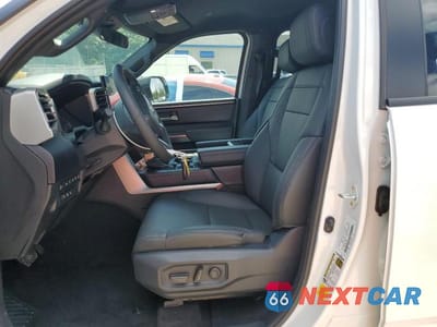 Zdjęcie 7 z 13 samochodu: 2025 TOYOTA TUNDRA CREWMAX SR VIN:5TFLA5DB9SX277503 - miniatura