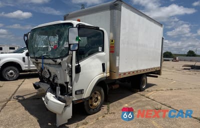 Drugie zdjęcie samochodu z przodu: 2020 ISUZU NPR VIN:54DB4W1B1LS801170 - miniatura