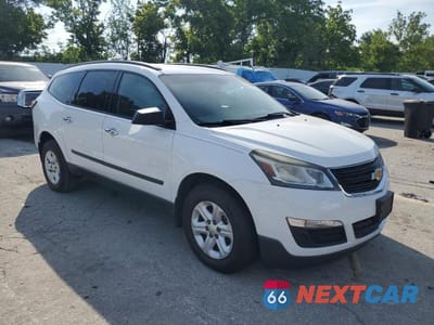 Czwarte zdjęcie samochodu z boku: 2016 CHEVROLET TRAVERSE LS LS VIN:1GNKRFKD6GJ307279 - miniatura