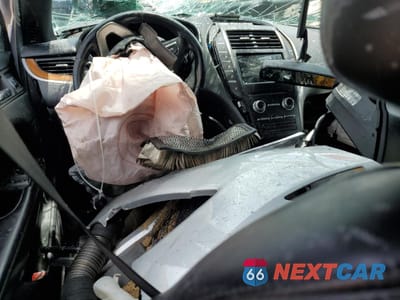 Zdjęcie 8 z 15 samochodu: 2018 LINCOLN MKC SELECT VIN:5LMCJ2D96JUL19050 - miniatura