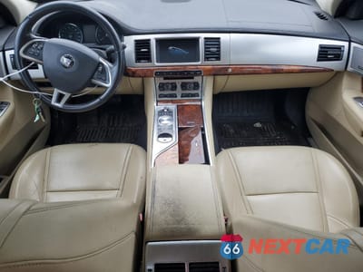 Zdjęcie 8 z 12 samochodu: 2014 JAGUAR XF VIN:SAJWJ0EF4E8U19659 - miniatura