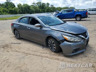 Czwarte zdjęcie samochodu z boku: 2017 NISSAN ALTIMA 2.5 VIN:1N4AL3AP1HC112735 - miniatura