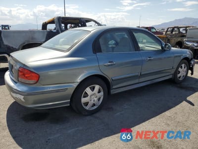 Trzecie zdjęcie samochodu z tyłu: 2005 HYUNDAI SONATA GL VIN:KMHWF25H55A197411 - miniatura