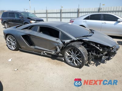 Czwarte zdjęcie samochodu z boku: 2018 LAMBORGHINI AVENTADOR S VIN:ZHWUG4ZD9JLA06724 - miniatura