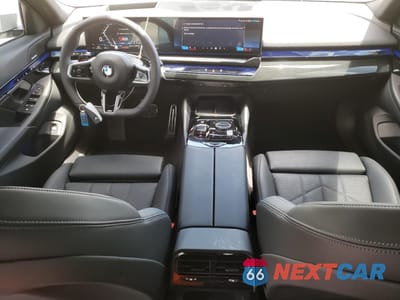 Zdjęcie 8 z 14 samochodu: 2025 BMW 540 XI VIN:WBA63FJ0XSCU23119 - miniatura