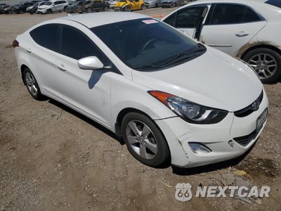 Czwarte zdjęcie samochodu z boku: 2013 HYUNDAI ELANTRA GLS VIN:5NPDH4AE9DH253581 - miniatura