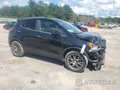 Czwarte zdjęcie samochodu z boku: 2020 BUICK ENCORE SPORT TOURING VIN:KL4CJ1SB3LB004707 - miniatura