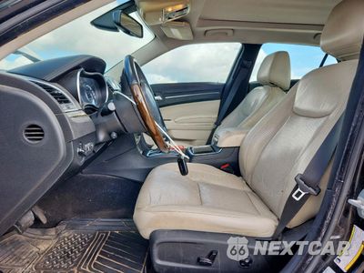 Zdjęcie 7 z 12 samochodu: 2016 CHRYSLER 300C VIN:2C3CCAEG1GH161273 - miniatura