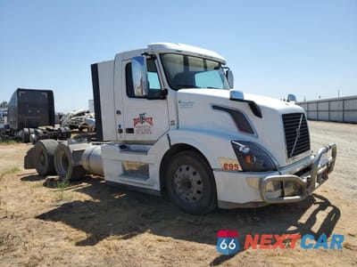 2018 VOLVO VN VNL 4V4NB9EH6JN887938 - główne zdjęcie licytacji z USA - miniatura