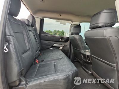 Zdjęcie 10 z 13 samochodu: 2024 TOYOTA TUNDRA CREWMAX SR VIN:5TFLA5DB5RX207376 - miniatura