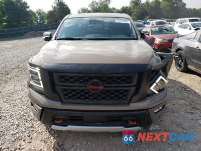 Piąte zdjęcie samochodu w środku: 2024 NISSAN TITAN PRO-4X VIN:1N6AA1ED0RN116542 - miniatura