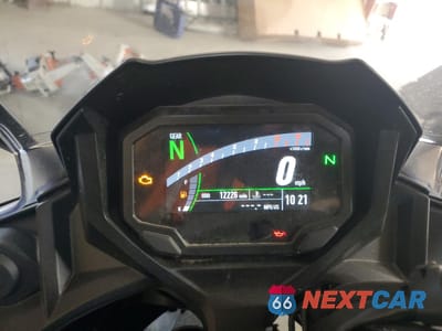 Zdjęcie 7 z 10 samochodu: 2020 KAWASAKI EX650 N VIN:ML5EXEN12LDA09714 - miniatura