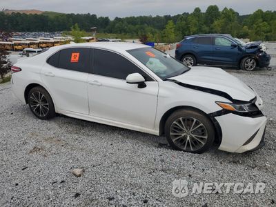 Czwarte zdjęcie samochodu z boku: 2020 TOYOTA CAMRY SE VIN:4T1G11AK6LU937090 - miniatura