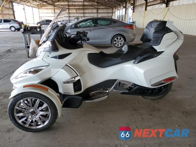 Trzecie zdjęcie samochodu z tyłu: 2018 CAN-AM SPYDER ROADSTER RT VIN:2BXNBDD22JV000230 - miniatura