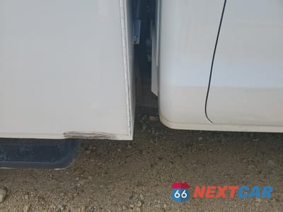 Zdjęcie 10 z 12 samochodu: 2018 CHEVROLET SILVERADO C3500 VIN:1GB3CYCG9JZ205913 - miniatura