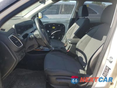 Zdjęcie 7 z 14 samochodu: 2024 KIA SELTOS S VIN:KNDEUCAAXR7557621 - miniatura