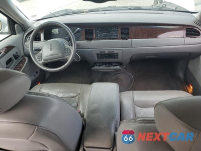 Zdjęcie 8 z 14 samochodu: 1998 LINCOLN TOWN CAR SIGNATURE VIN:1LNFM82W9WY720224 - miniatura