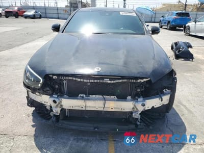 Piąte zdjęcie samochodu w środku: 2022 MERCEDES-BENZ E 350 VIN:W1KZF8DB2NB095808 - miniatura