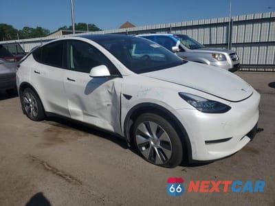 Czwarte zdjęcie samochodu z boku: 2023 TESLA MODEL Y VIN:7SAYGDEEXPA036073 - miniatura
