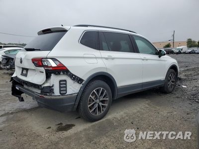 Trzecie zdjęcie samochodu z tyłu: 2020 VOLKSWAGEN TIGUAN SE VIN:3VV2B7AX3LM155149 - miniatura