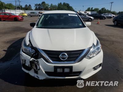 Piąte zdjęcie samochodu w środku: 2017 NISSAN ALTIMA 2.5 VIN:1N4AL3AP6HC273288 - miniatura