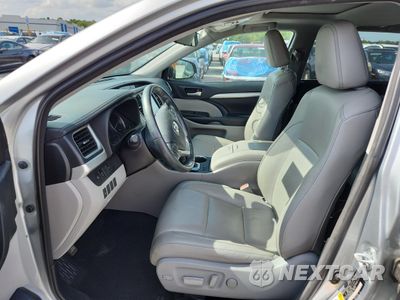 Zdjęcie 7 z 15 samochodu: 2018 TOYOTA HIGHLANDER SE VIN:5TDJZRFH9JS561808 - miniatura