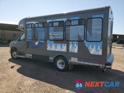 Drugie zdjęcie samochodu z przodu: 2022 FORD ECONOLINE E450 SUPER DUTY CUTAWAY VAN VIN:1FDFE4FNXNDC37757 - miniatura