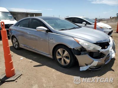 Czwarte zdjęcie samochodu z boku: 2012 HYUNDAI SONATA HYBRID VIN:KMHEC4A44CA046317 - miniatura