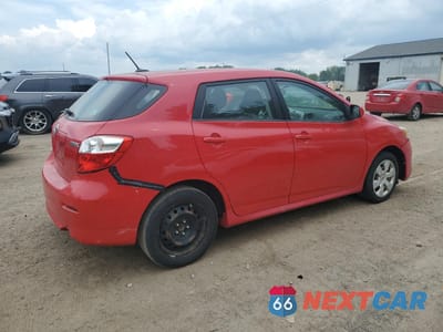 Trzecie zdjęcie samochodu z tyłu: 2011 TOYOTA COROLLA MATRIX VIN:2T1KU4EE1BC553970 - miniatura