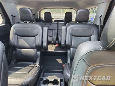 Zdjęcie 10 z 16 samochodu: 2020 FORD EXPLORER XLT VIN:1FMSK7DH4LGC86681 - miniatura