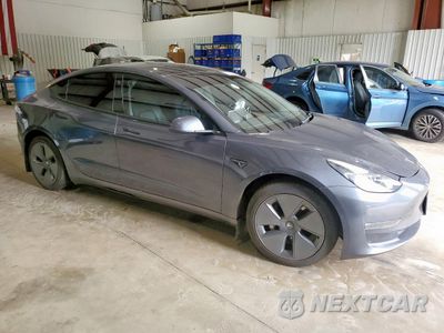 Czwarte zdjęcie samochodu z boku: 2022 TESLA MODEL 3 VIN:5YJ3E1EB3NF121239 - miniatura