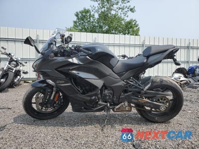 Trzecie zdjęcie samochodu z tyłu: 2021 KAWASAKI ZX1002 K VIN:JKBZXVK12MA016857 - miniatura