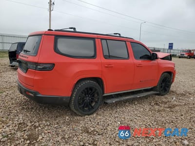 Trzecie zdjęcie samochodu z tyłu: 2022 JEEP GRAND WAGONEER SERIES III VIN:1C4SJVGJ5NS100916 - miniatura