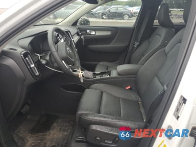 Zdjęcie 7 z 14 samochodu: 2025 VOLVO XC40 PLUS VIN:YV4L12UC9S2456433 - miniatura