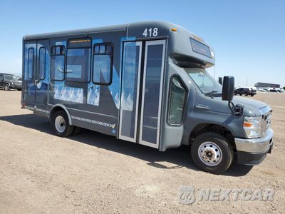 Czwarte zdjęcie samochodu z boku: 2022 FORD ECONOLINE E450 SUPER DUTY CUTAWAY VAN VIN:1FDFE4FNXNDC37757 - miniatura