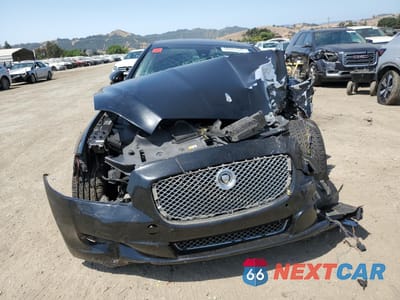Piąte zdjęcie samochodu w środku: 2012 JAGUAR XJL SUPERCHARGED VIN:SAJWA2GE5CMV31178 - miniatura