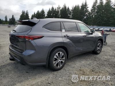 Trzecie zdjęcie samochodu z tyłu: 2024 TOYOTA HIGHLANDER HYBRID XLE VIN:5TDKBRCH8RS610120 - miniatura