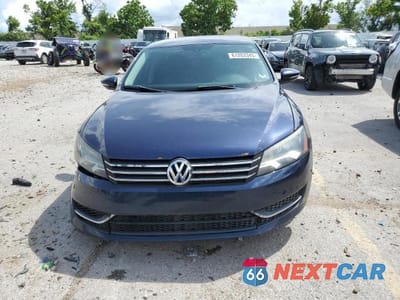 Piąte zdjęcie samochodu w środku: 2012 VOLKSWAGEN PASSAT SE VIN:1VWBP7A37CC016010 - miniatura