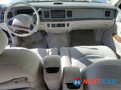 Zdjęcie 8 z 12 samochodu: 1995 LINCOLN TOWN CAR SIGNATURE VIN:1LNLM82W4SY618651 - miniatura