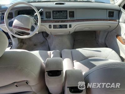 Zdjęcie 8 z 12 samochodu: 1995 LINCOLN TOWN CAR SIGNATURE VIN:1LNLM82W4SY618651 - miniatura