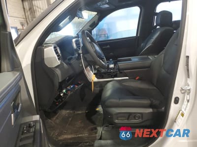 Zdjęcie 7 z 12 samochodu: 2024 TOYOTA SEQUOIA SR5 VIN:7SVAAABA4RX048219 - miniatura